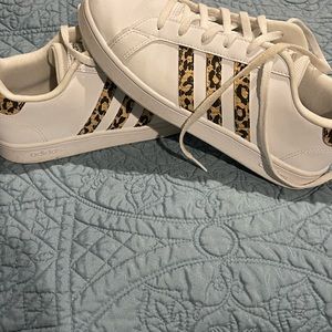 Adidas. Kids size 6, will fit women’s size 8.